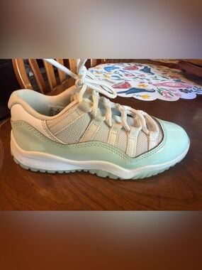 Jordan Retro 11– Kids Sneakers in White and Mint Green Size 13C